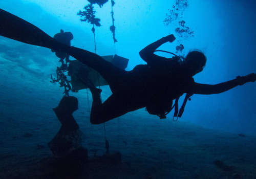 Dealing with Currents and Other Hazards: Essential Safety Tips for Scuba Diving Apps Users